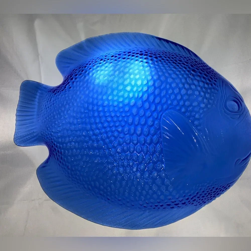 Cobalt Blue Arcorac fish plate.
